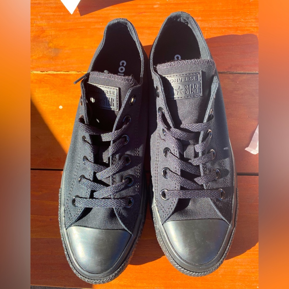 NWT ALL BLACK LOW-TOP CONVERSE ALL-STAR